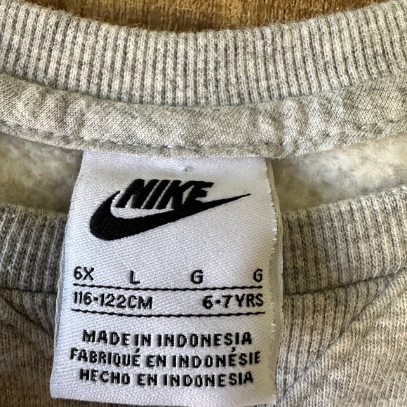 Girls 6x Nike Gray‎ Crewneck Sweater Classic Style Blue logo - Picture 4 of 5